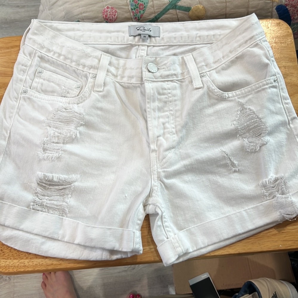 Rails Size 25 White Logan Distressed Shorts Excel… - image 3